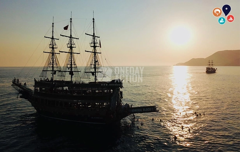 Alanya Gün Batımı Turu | Korsan Teknesi | Akşam Yemeği ve İçecekler Dahil | Gizli Koy ve Mağaraları Keşfet!