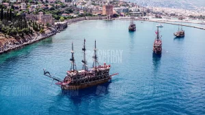 Alanya Korsan Tekne Turu | Gizli Koy ve Mağaraları Keşfedin | Yemek ve İçecekler Dahil | Memnuniyet Garantili